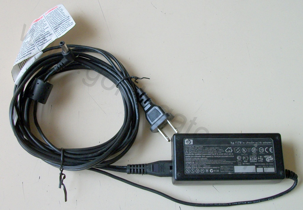 HP F1781A Ultraslim AC/DC Adapter 19V DC, 3.16A