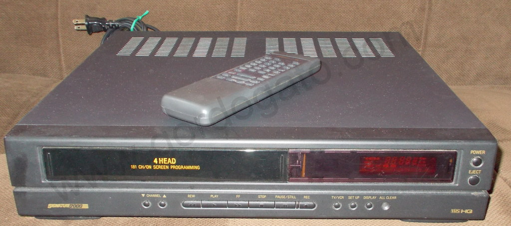 Montgomery Ward Signature 2000 4 Head VHS HQ VCR